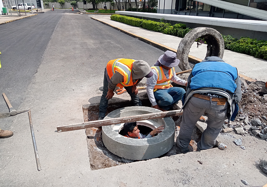 Susutitución de coladeras sobre vialidad interior, ASA CDMX 2022