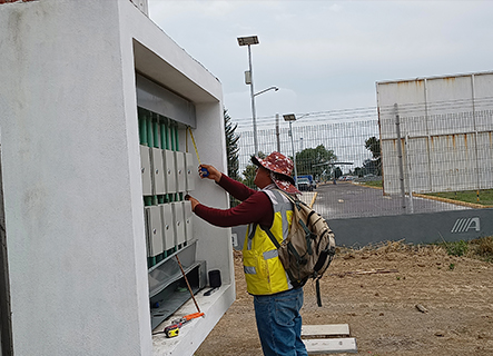 Desconexión de cables en registro 8 para realizar prueba de meggeo barras de los rodajes del aeropuerto, AICM CDMX 2023